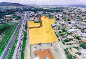 Foto de inmueble en Autopista Mex-Qro Entre av Hidalgo y Ing Luis Romero Soto, Col. Lomo de Toro C.P. 76824, San Juan del Río