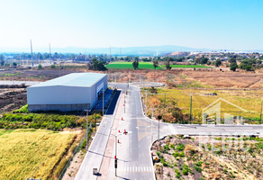 Foto de inmueble en Carretera Querétaro - Celaya, Col. Veredas C.P. 76930, Corregidora