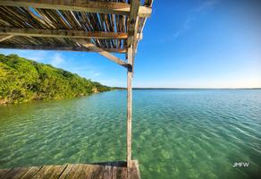 Foto de inmueble en Frente a la Laguna de Bacalar, Col. Bacalar Centro C.P. 77930, Bacalar