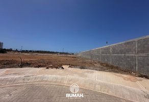 Foto de inmueble en AV DE LA MARINA, Col. Marina Garden C.P. 82112, Mazatlán