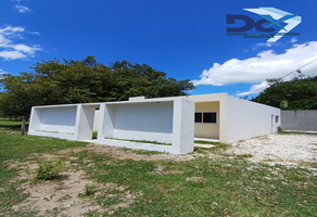 Foto de inmueble en de acceso, Col. Reyes Hernández 2da. Sección C.P. 86655, Comalcalco