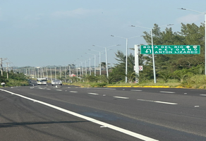 Foto de inmueble en Carretera Boca del Río Antonlizardo, Col. Kilómetro Cuatro C.P. 95264, Alvarado