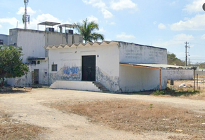 Foto de inmueble en calle 61, Col. Yucalpeten C.P. 97238, Mérida