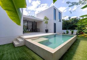 Foto de inmueble en Paseo del Jaguar, Col. Yucatán Country Club C.P. 97308, Mérida