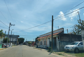 Foto de inmueble en Virgilio Uribe & Juan de La Barrera, Playon Sur, 96757 Minatitlán, Ver., Col. Playón Sur C.P. 96757, Minatitlán