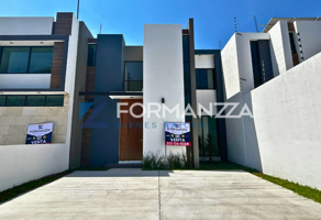Foto de inmueble en Avenida 18, Jardínes de Chamizal, Tecoman, Col. Jardines de Tecomán C.P. 28140, Tecomán