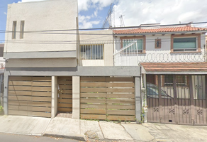 Foto de inmueble en Av. El Riego, Col. Villa Coapa C.P. 14390, Tlalpan
