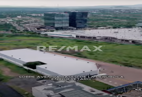 Foto de inmueble en Av. Paseo de la República, Col. El Salitre C.P. 76127, Querétaro