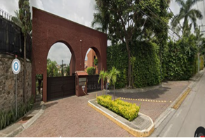 Foto de inmueble en Bosques de Palmira, Palmira, 62490 Cuernavaca, Mor., Col. Bosques de Palmira C.P. 62076, Cuernavaca