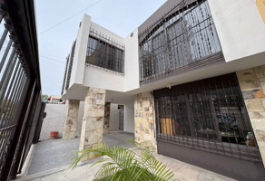Foto de inmueble en Plaza de Don Toribio, Col. Ciudad Satélite C.P. 64960, Monterrey