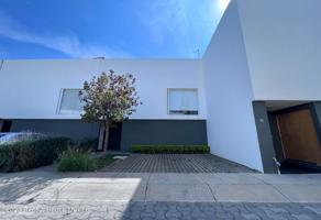 Foto de inmueble en Calle Sta. Fe 108, Santa Fé, 76230 Juriquilla, Qro. #108, Col. Juriquilla Santa Fe C.P. 76230, Querétaro