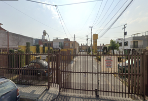 Foto de inmueble en  Miguel Hidalgo MZ 013 DELEGACION SANTA MARIA TOTOLTEPEC, Col. San Antonio Abad C.P. 50245, Toluca
