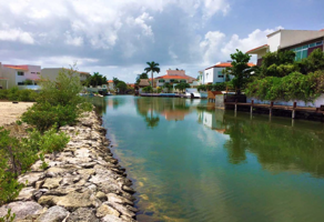 Foto de inmueble en Blvd. Kukulcan, La Isla, Zona Hotelera, 77500 Cancún, Q.R., Col. Residencial La Cascada C.P. 77500, Benito Juárez