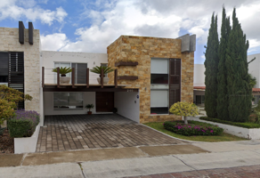 Foto de inmueble en Lago Yalahan 240, Cumbres del Lago, 76230 Juriquilla, Qro. #240, Col. Jurica La Solana C.P. 76230, Querétaro