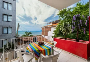 Foto de inmueble en Calle Ecuador #1128, Col. 5 de Diciembre C.P. 48350, Puerto Vallarta