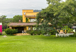Foto de inmueble en Camino a Tecuac Condominio las Jarnas, Col. Tepoztlán Centro C.P. 62520, Tepoztlán