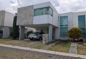 Foto de inmueble en Calzada de los Corredores, Col. Cacalomacán C.P. 50265, Toluca