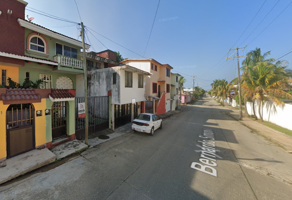 Foto de inmueble en Bernardo Simonin, Vista Mar, Coatzacoalcos, Ver., Col. Infonavit Vista al Mar C.P. 96529, Coatzacoalcos