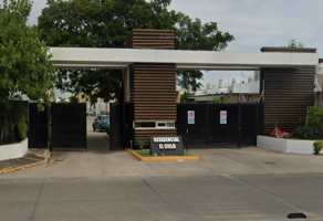 Foto de inmueble en Avenida Contadores, Col. Lomas del Castillo C.P. 24030, Campeche