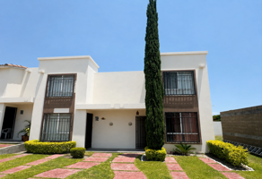Foto de inmueble en Blvd. Peña la Viesca 12, Fraccionamiento Real Santa Fe, II, 62790 Atlacholoaya, Mor. #12, Col. La Esperanza C.P. 62790, Xochitepec