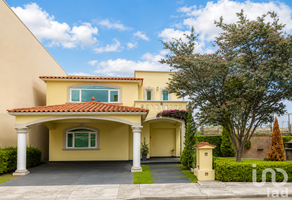 Foto de inmueble en PASEO SAN ISIDRO #320, Col. Santiaguito C.P. 52160, Metepec