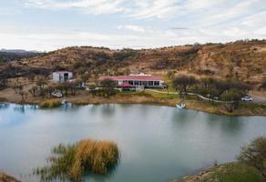 Foto de inmueble en Rancho en VentaCasa con LagoAgostaderoCaballerizas y Lienzo Charro 124 Hectáreas, Col. Villa Hidalgo Centro C.P. 47250, Villa Hidalgo