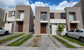 Foto de inmueble en Cto. Altos Juriquilla 1132-casa 50 lt 6 mz 1, 76230 Santiago de Querétaro, Qro. #1132, Col. Altos Juriquilla C.P. 76230, Querétaro