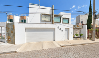 Foto de inmueble en Av. Marqués de la Villa del Villar del Aguila 962, Lomas del Marques, 76146 Santiago de Querétaro, Q #962, Col. Altos del Marqués C.P. 76146, Querétaro