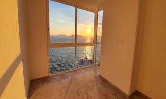 Foto de inmueble en Vendo Departamento con vista al Mar en la Bahia de Acapulco , Col. Icacos C.P. 39860, Acapulco de Juárez