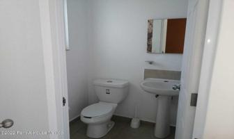 Foto de inmueble en P.º del Alamo 4, 76910 Santiago de Querétaro, Qro., Col. Paseos del Bosque C.P. 76910, Corregidora