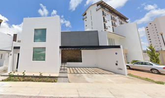 Foto de inmueble en Lago Ostión, Cumbres del Lago, 76230 Santiago de Querétaro, Qro., Col. Altos Juriquilla C.P. 76230, Querétaro