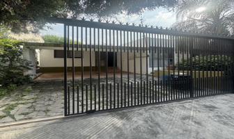 Foto de inmueble en 9a. Avenida 632, Cumbres 1º Sector, 64610 Monterrey, N.L. #632, Col. Las Cumbres 1 Sector C.P. 64610, Monterrey