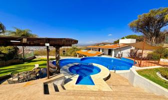Foto de inmueble en Casa ÁNGELES Dos Niveles con Alberca Jacuzzi y Amplio Jardín, Col. Ixtapan de la Sal C.P. 51900, Ixtapan de la Sal