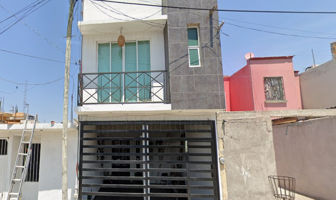 Foto de inmueble en Santiago Michac 112, Villas de Santiago, 76148 Santiago de Querétaro, Qro. #112, Col. Lomas de San Pedrito (Sección Portales) C.P. 76148, Querétaro
