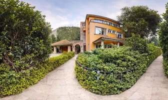 Foto de inmueble en Paseo de los Laureles #255, Col. Bosques de las Lomas C.P. 05120, Cuajimalpa de Morelos