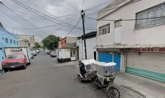 Foto de inmueble en C. Gral. Juan Enríquez #13, Col. Juan Escutia C.P. 09100, Iztapalapa