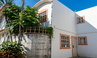 Foto de inmueble en Calle de la Reina, Col. Llano Largo C.P. 39906, Acapulco de Juárez