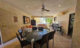 Foto de inmueble en Paseo de los Pelicanos, Col. Marina Ixtapa C.P. 40880, Zihuatanejo de Azueta