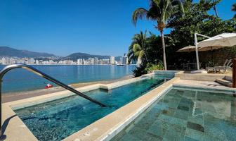 Foto de inmueble en Costera Guitarron 5, Col. Playa Guitarrón C.P. 39880, Acapulco de Juárez