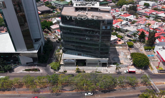 Foto de inmueble en Av. Lázaro Cardenas, Col. Chapalita C.P. 44500, Guadalajara