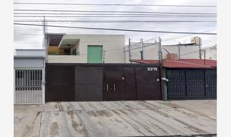 Foto de inmueble en AV. ROSARIO  CASTELLANOS #2219, Col. Jardines de La Cruz 1a. Sección C.P. 44950, Guadalajara