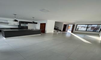 Foto de inmueble en Avenida Paseo del Bosque 100, Col. Madeiras C.P. 45134, Zapopan