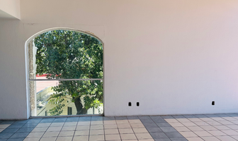 Foto de inmueble en Av. Vallarta, Col. Santa Teresita C.P. 44600, Guadalajara