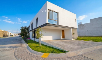 Foto de inmueble en Avenida F, Col. Valles de Nuevo México (La Periquera) C.P. 45134, Zapopan