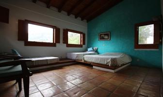 Foto de inmueble en Av. Del Vergel, Col. Avándaro C.P. 51200, Valle de Bravo