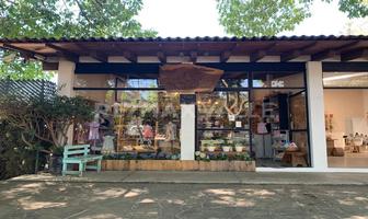 Foto de inmueble en Avenida Rosales, Col. Avándaro C.P. 51200, Valle de Bravo