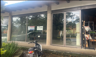 Foto de inmueble en Avenido Rosales, Col. Avándaro C.P. 51200, Valle de Bravo