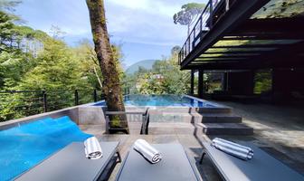 Foto de inmueble en Casa con Alberca Frente al Bosque en Avándaro, Valle de Bravo, Col. Avándaro C.P. 51200, Valle de Bravo