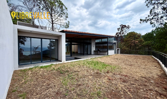Foto de inmueble en Paseo de las secoyas, Col. Avándaro C.P. 51200, Valle de Bravo