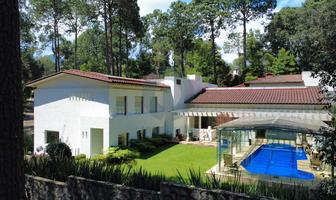 Foto de inmueble en Residencia de Lujo en Avándaro, Alberca, Jardín, Cancha de Padel Mini #162, Col. Avándaro C.P. 51200, Valle de Bravo
